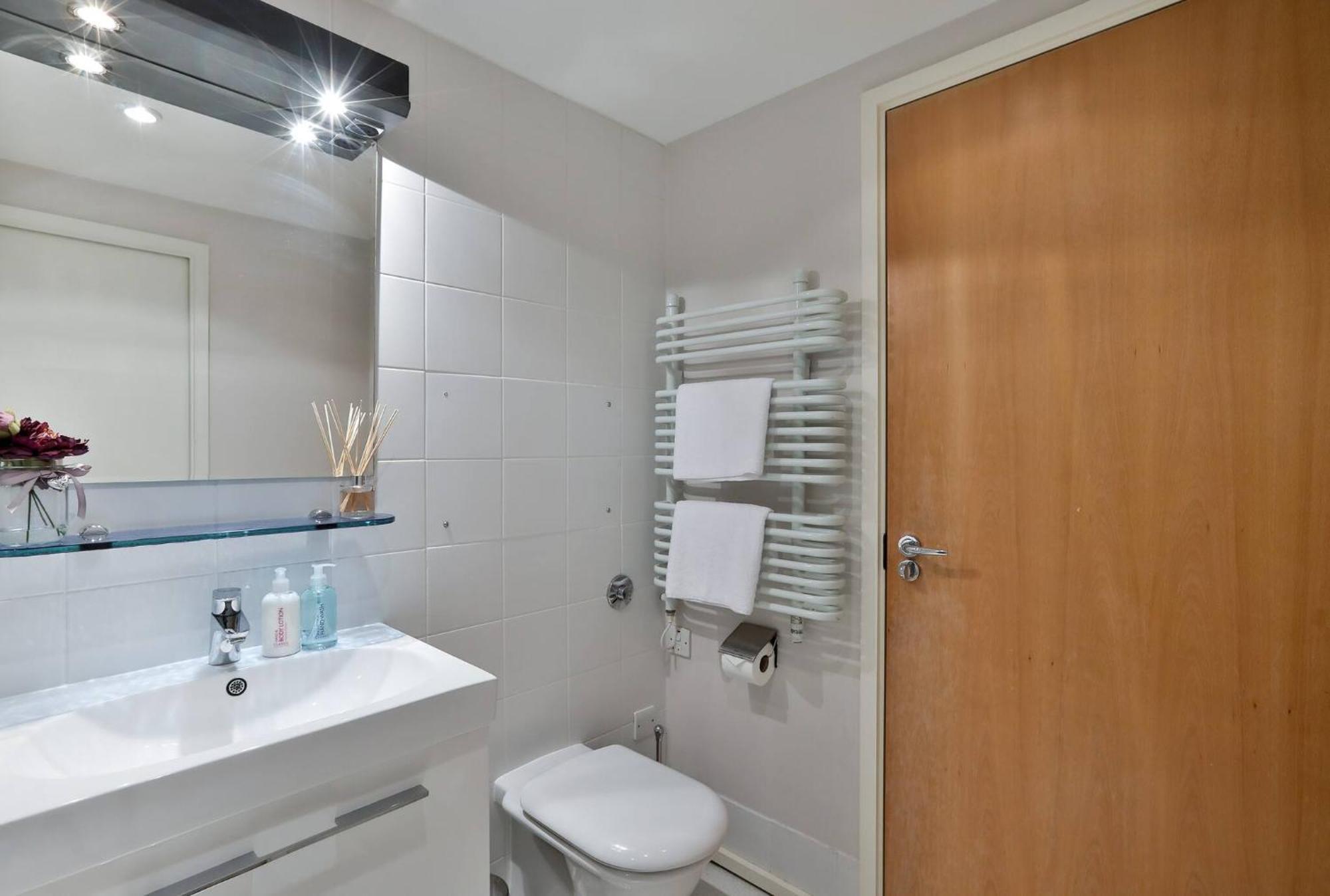 Wild Roses Serviced Apartments - Excel Warehouse 1 London Exterior photo