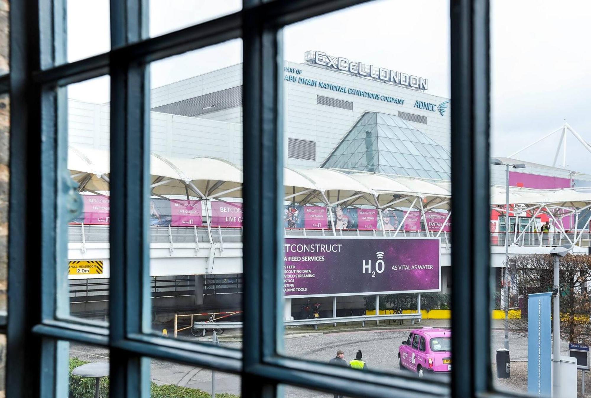 Wild Roses Serviced Apartments - Excel Warehouse 1 London Exterior photo